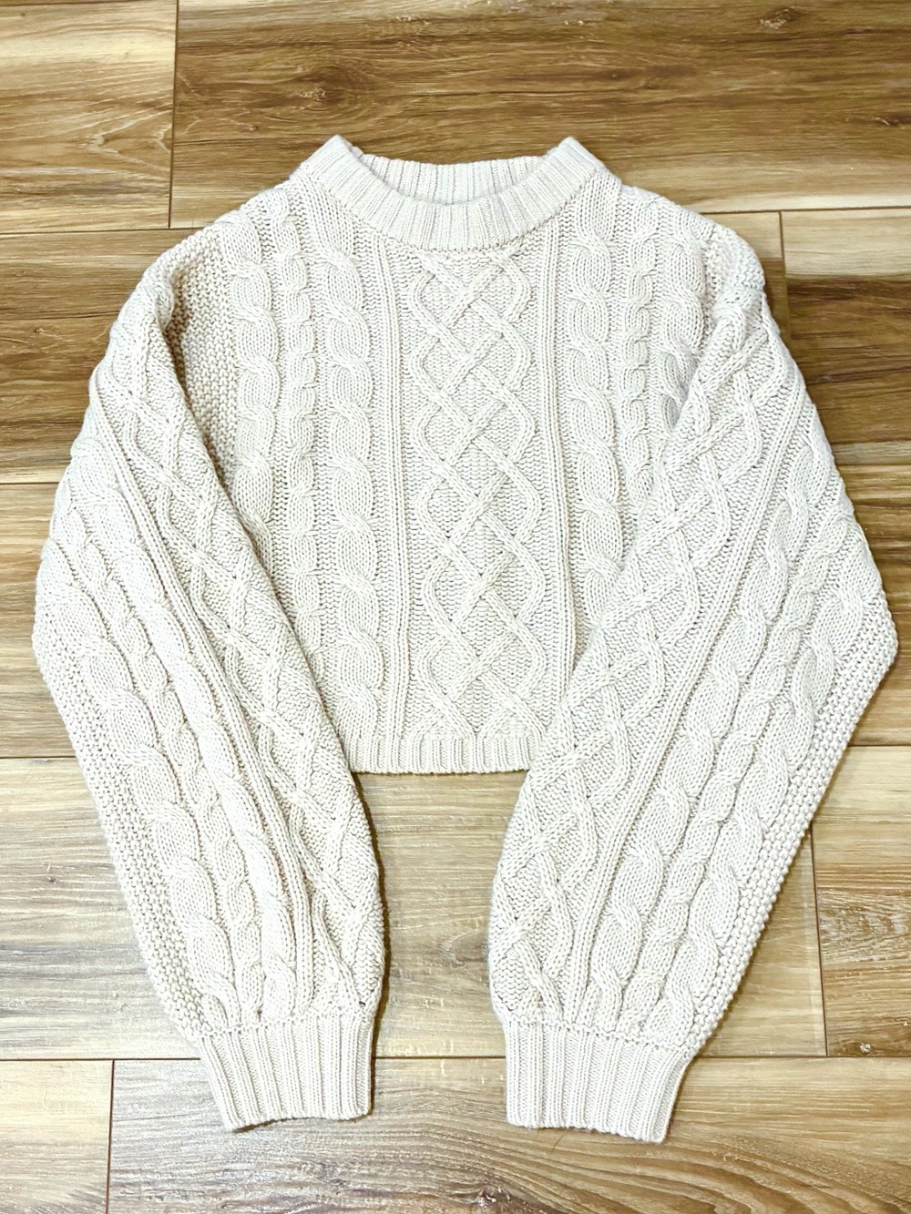 H&M Cropped Cable Knit Sweater - Cream - Women’s Small